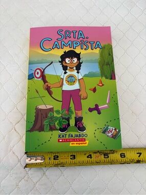 Srta. Campista (Miss Camper) by Kat Fajardo (2025, Trade Paperback) in Spanish